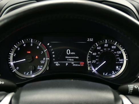 Used 2024 Toyota Highlander XLE AWD/4WD image 25