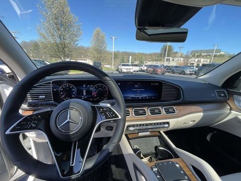 Used 2024 Mercedes-Benz GLS 450 4MATIC image 21