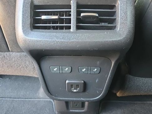 Used 2021 Chevrolet Equinox Premier AWD/4WD image 16