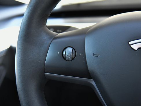 Used 2023 Tesla Model 3 Standard Range image 29