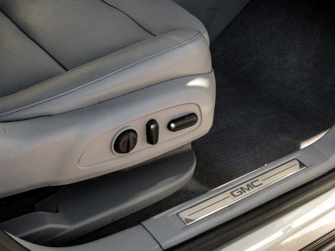 Used 2018 GMC Acadia SLT image 34