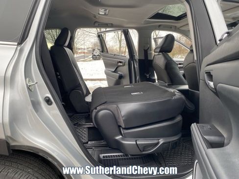 Used 2022 Toyota Highlander XLE image 39