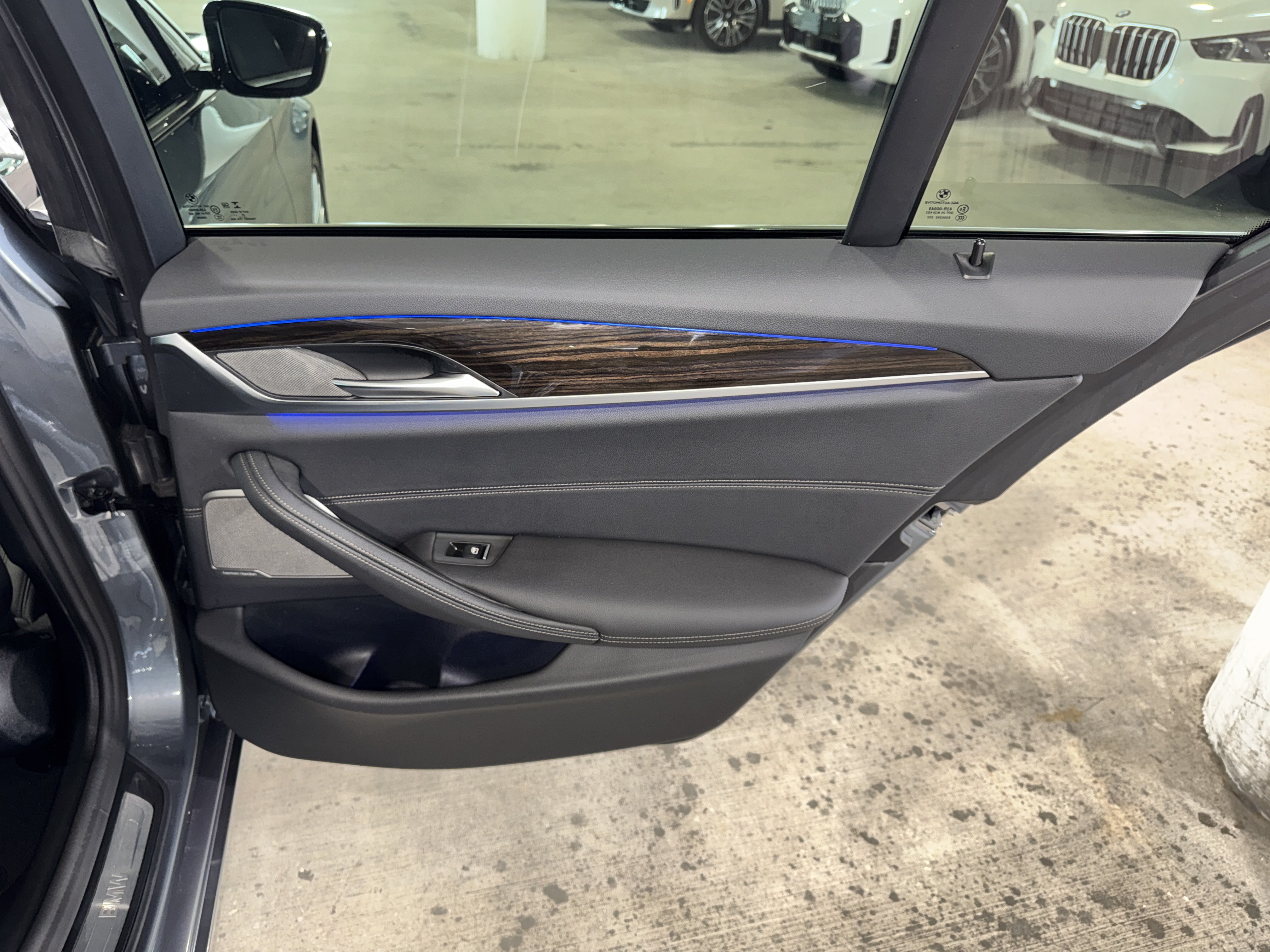 Used 2022 BMW 530i w/ Premium Package RWD image 11