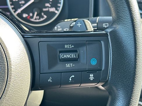 Used 2023 Nissan Rogue SV FWD image 11