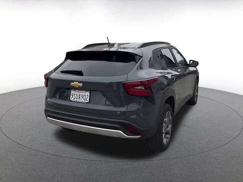 Used 2025 Chevrolet Trax LT w/ LT Convenience Package FWD image 14