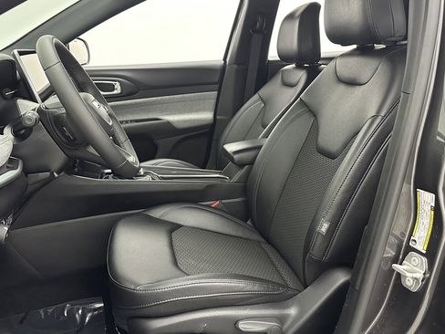 Used 2024 Jeep Compass Latitude w/ Altitude Special Edition image 22