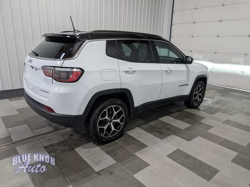 Used 2025 Jeep Compass Limited AWD/4WD image 4