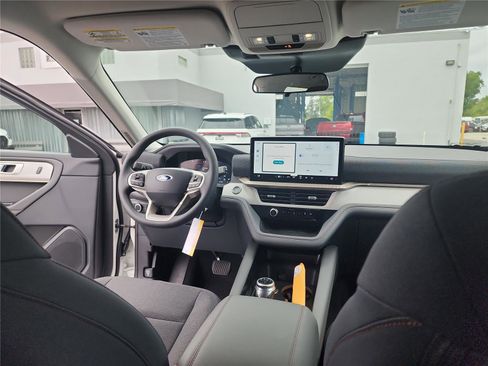 New 2026 Ford Explorer Active RWD image 21