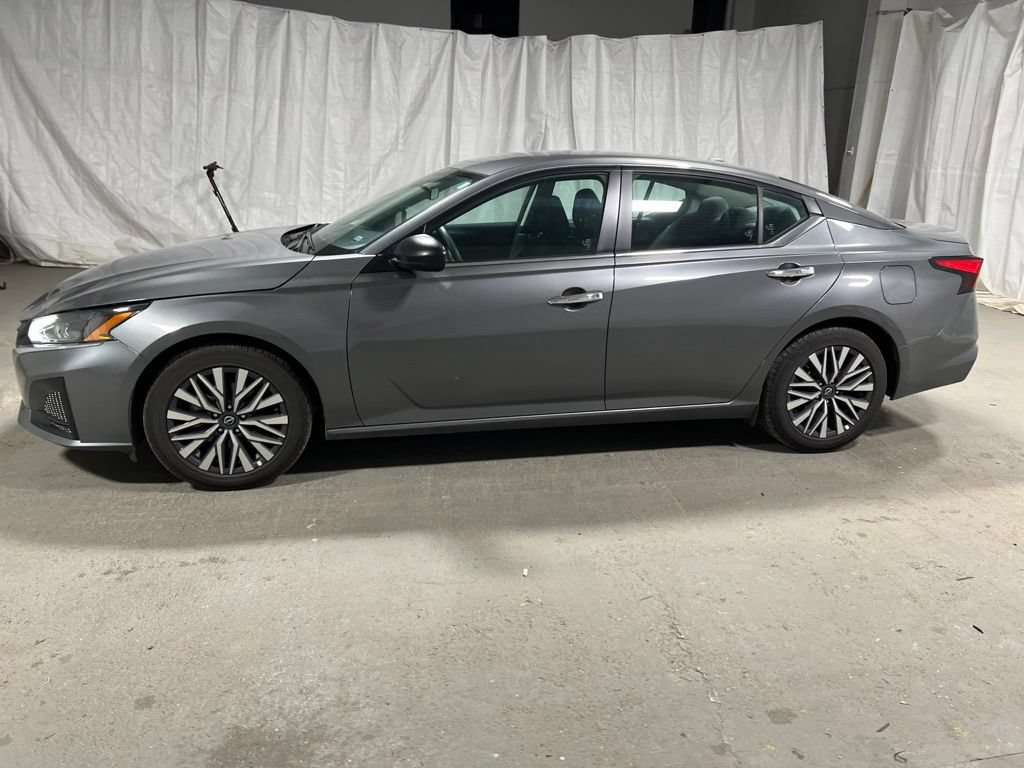 Used 2025 Nissan Altima 2.5 SV FWD image 4