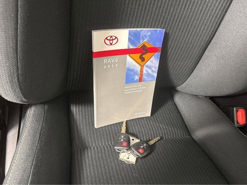 Used 2015 Toyota RAV4 XLE image 37