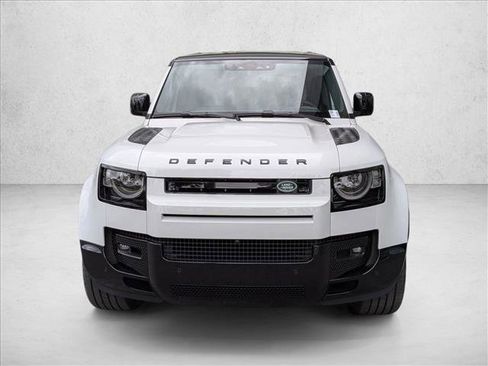 Used 2025 Land Rover Defender 110 X-Dynamic SE image 2