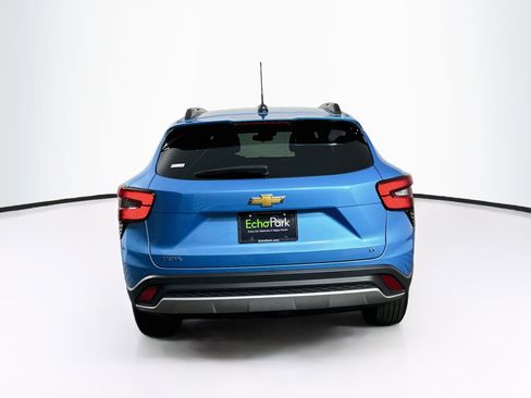 Used 2025 Chevrolet Trax LT FWD image 7
