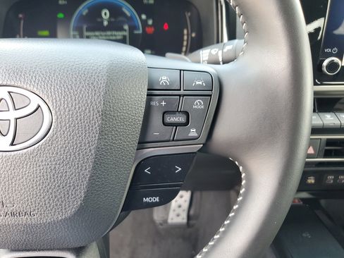 Used 2025 Toyota Camry SE image 20