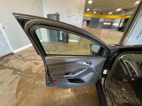 Used 2012 Ford Focus Titanium image 22