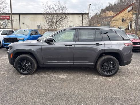 Used 2026 Jeep Grand Cherokee Altitude image 6