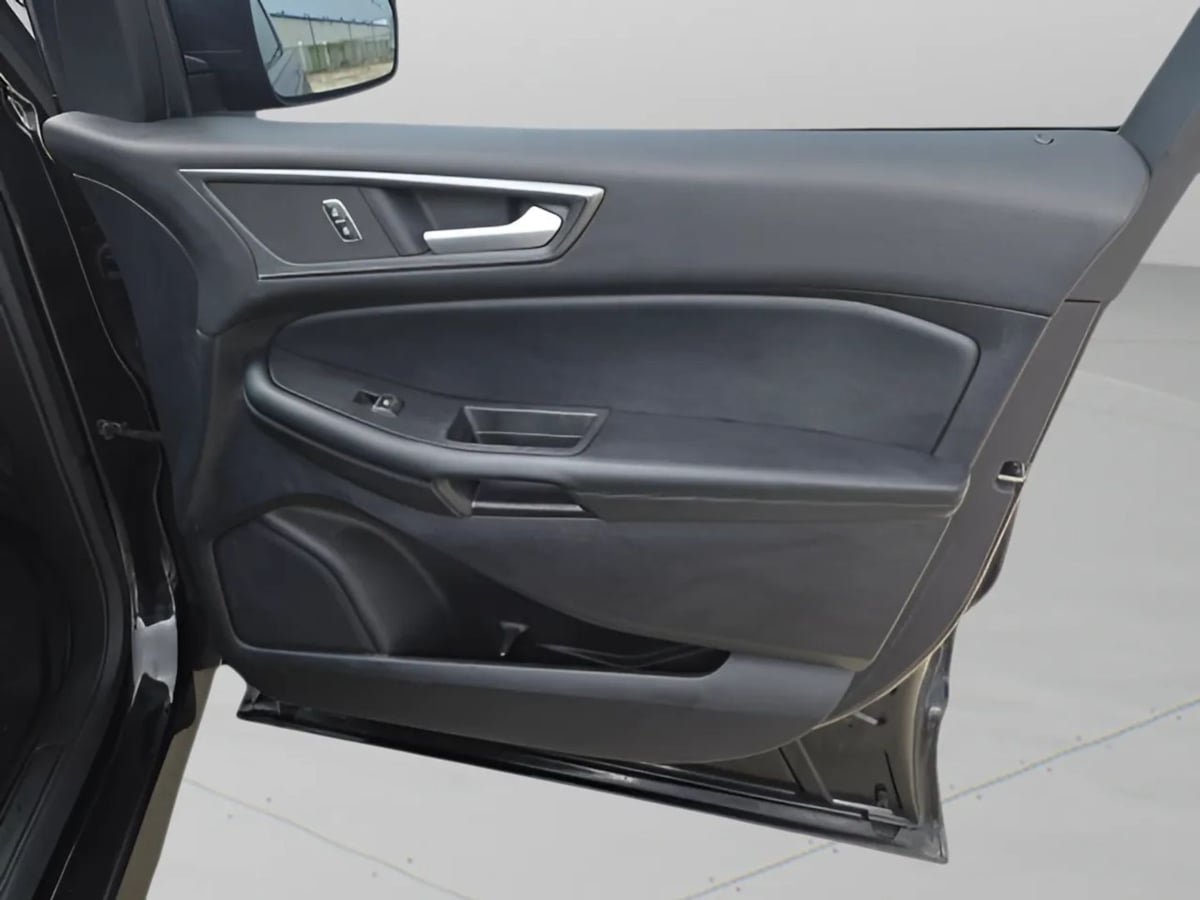 Used 2020 Ford Edge SE FWD image 26