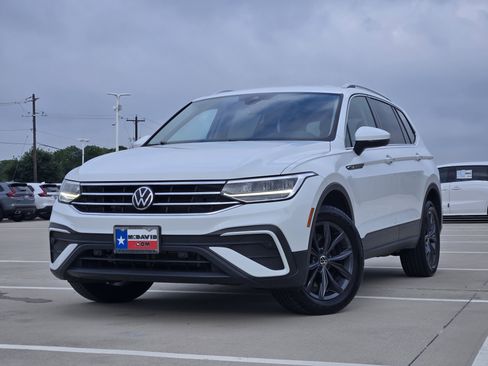 Used 2022 Volkswagen Tiguan SE image 1