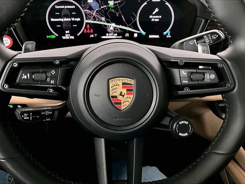 Used 2024 Porsche Cayenne image 36