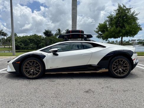 Used 2024 Lamborghini Huracan Sterrato image 20