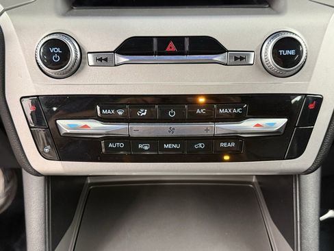 Used 2022 Ford Explorer XLT w/ Equipment Group 202A image 30