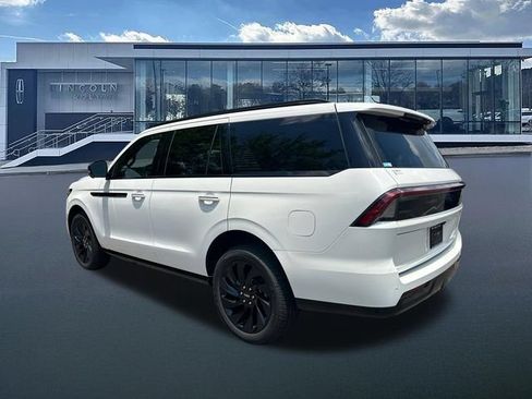 New 2026 Lincoln Navigator Reserve w/ Jet Appearance Package AWD/4WD image 5