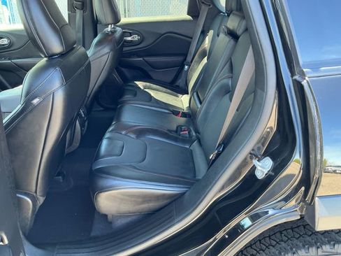 Used 2022 Jeep Cherokee Trailhawk w/ Premium Leather Package AWD/4WD image 10