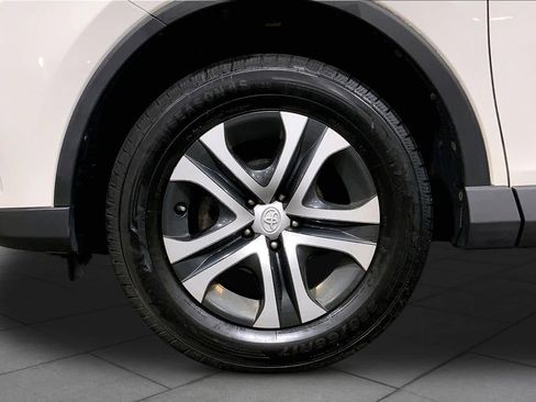 Used 2017 Toyota RAV4 LE AWD/4WD image 11