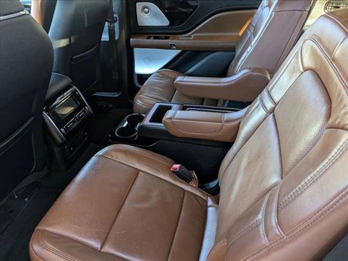 Used 2022 Lincoln Aviator Reserve w/ Equipment Group 201A image 18