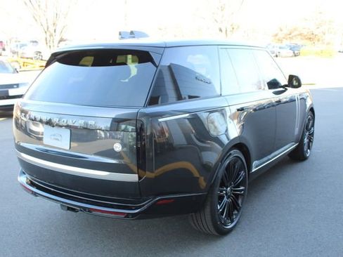 Used 2025 Land Rover Range Rover SV image 2