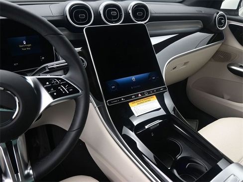 New 2025 Mercedes-Benz GLC 300 image 31