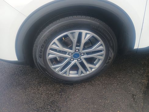 Used 2021 Ford Escape SEL w/ Technology Package image 4