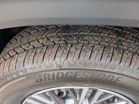 New 2026 Chevrolet Traverse LT image 12