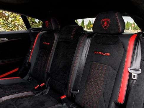 Used 2023 Lamborghini Urus Performante image 35