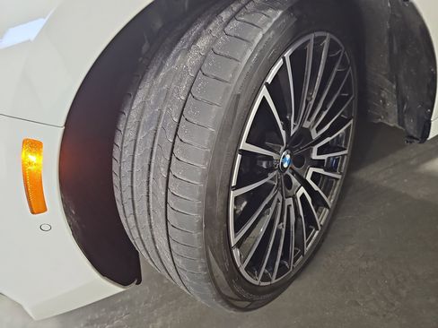 Certified 2025 BMW 750e xDrive image 35