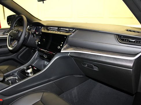 New 2026 Jeep Grand Cherokee Limited AWD/4WD image 30