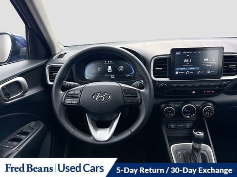 Used 2025 Hyundai Venue SEL image 23