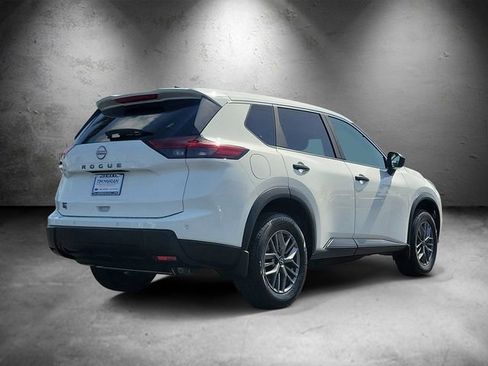 Used 2024 Nissan Rogue S FWD image 3