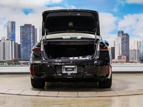 Used 2025 BMW i7 xDrive60 image 12