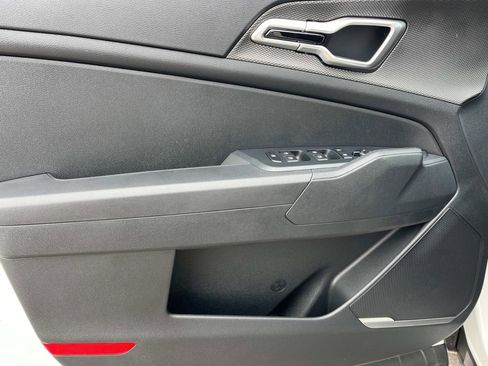 New 2025 Kia Sportage LX image 21