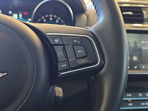 Used 2020 Jaguar F-PACE AWD/4WD image 21