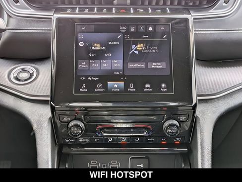 Used 2024 Jeep Grand Cherokee Laredo AWD/4WD image 15