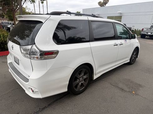 Used 2017 Toyota Sienna SE FWD image 14