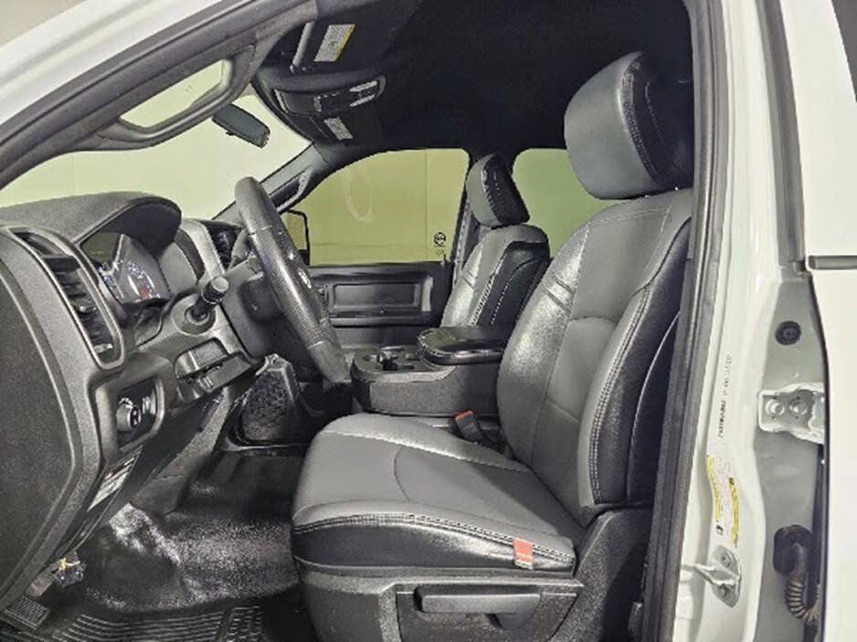 Used 2024 RAM 2500 Tradesman w/ Chrome Appearance Group AWD/4WD image 11