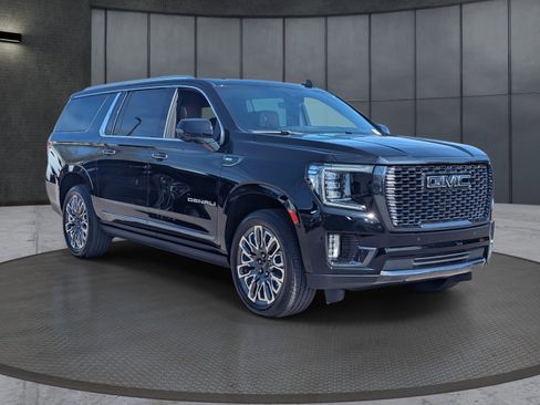 Used 2023 GMC Yukon XL Denali Ultimate image 8