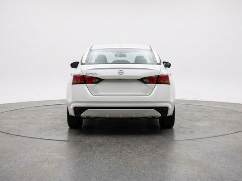 Used 2025 Nissan Altima 2.5 SV FWD image 7
