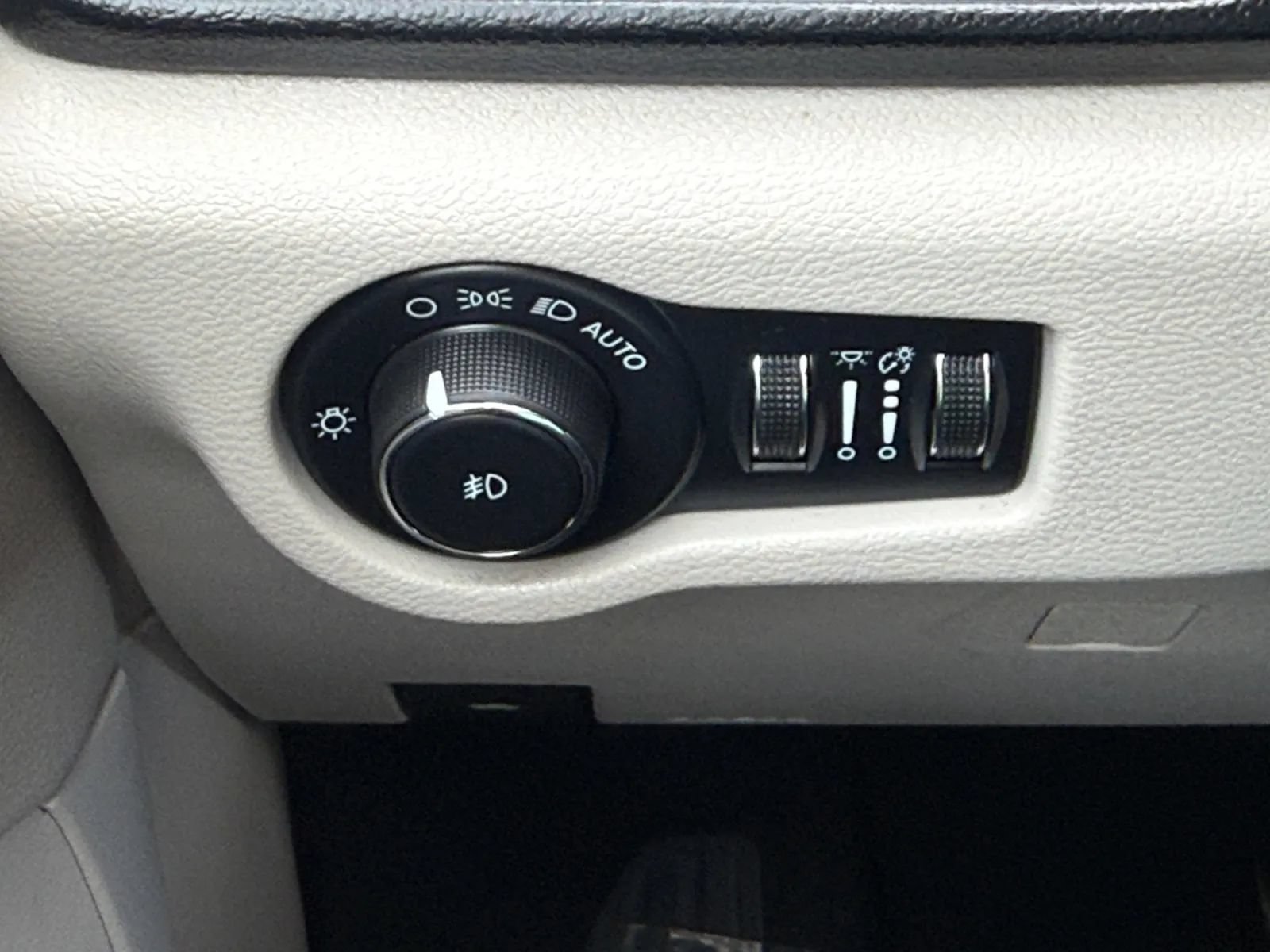 Used 2022 Chrysler Pacifica Touring-L FWD image 39