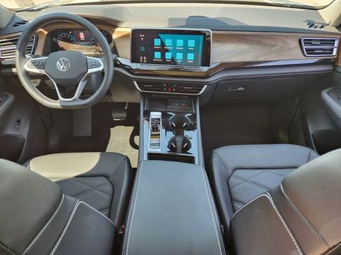 Used 2024 Volkswagen Atlas SE image 15