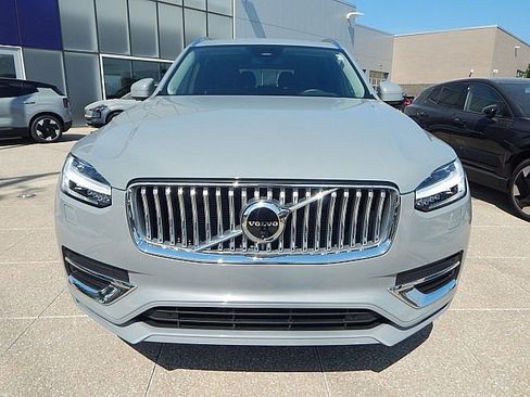 Certified 2025 Volvo XC90 B6 Plus image 11