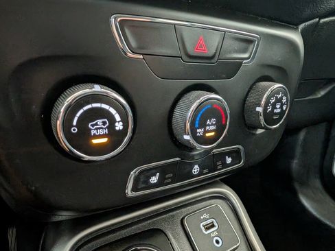 Used 2018 Jeep Compass Latitude w/ Cold Weather Group AWD/4WD image 11