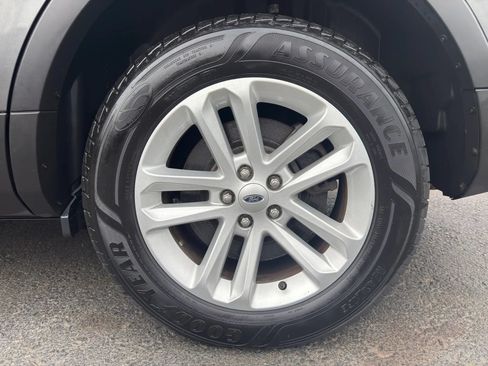Used 2015 Ford Explorer XLT w/ Equipment Group 202A AWD/4WD image 11